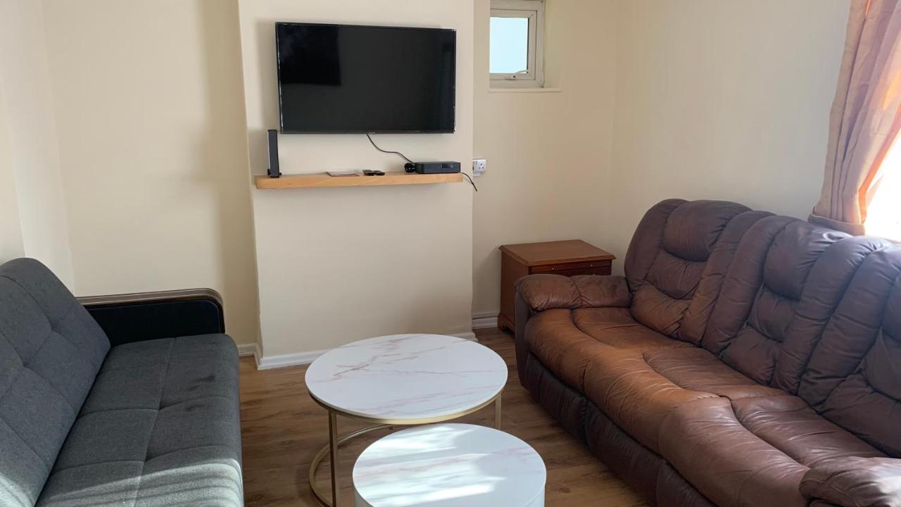 Two Bed Holiday Apartment London Exterior photo