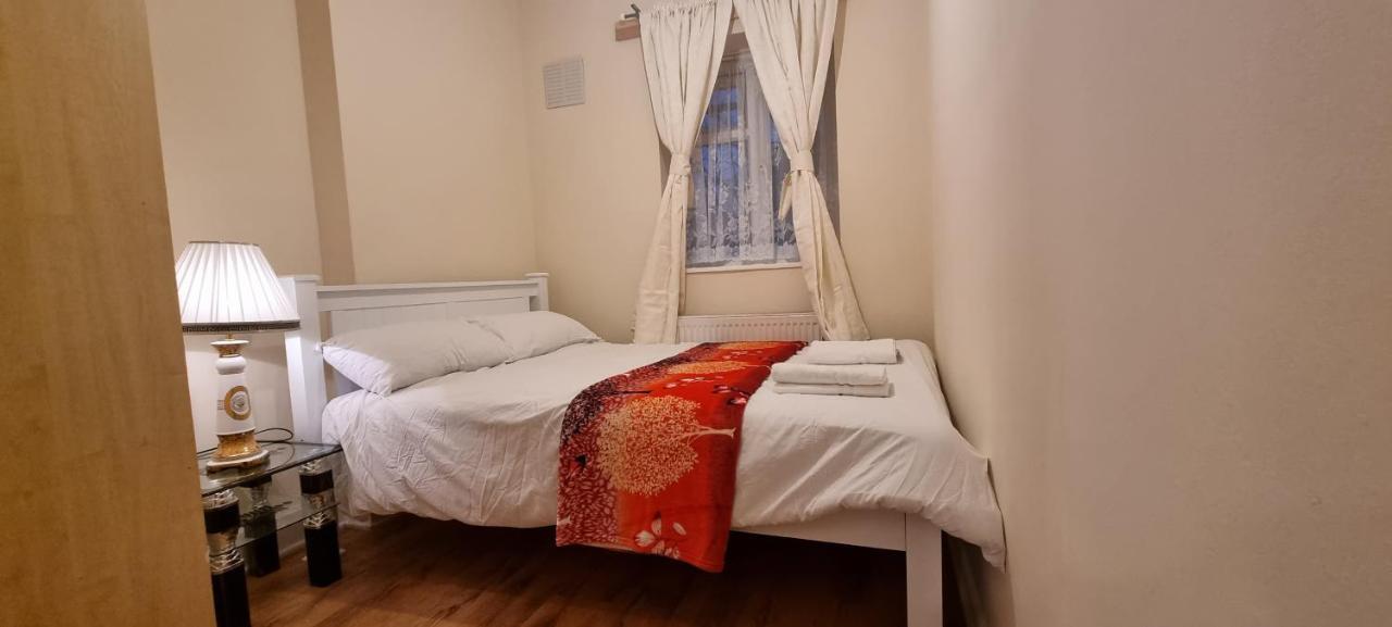 Two Bed Holiday Apartment London Exterior photo